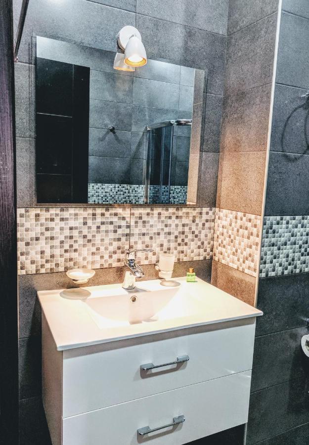 Hotel 5 Rooms Тбилиси Екстериор снимка